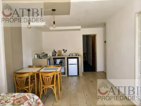 Oficina con 1 consultorio/privado y sala de espera.