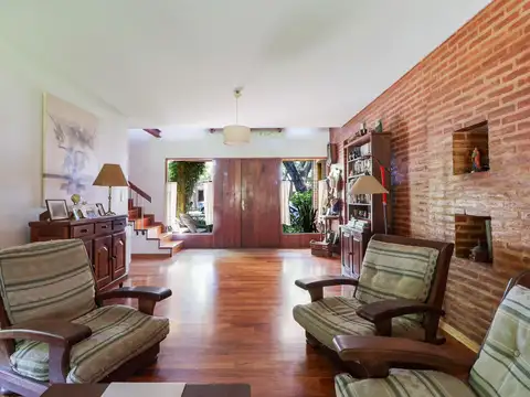 Casa en Venta con 2 cocheras