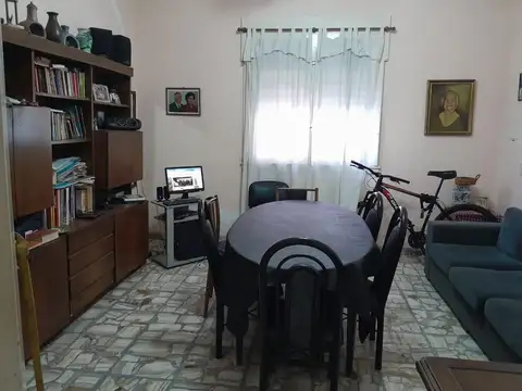 Venta Casa de 4 Ambientes  c/patio, Tza.  Parque Patricios