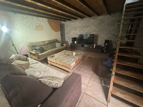 Venta Casa 4 ambientes con garage y patio en lote 8,64x19,63 - Mataderos