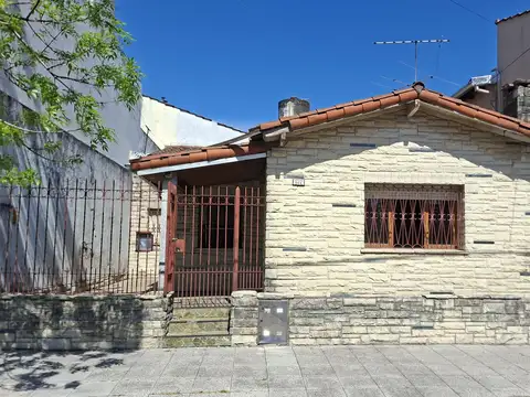 VENTA DE CHALET 3 AMBIENTES EN RAMOS MEJIA