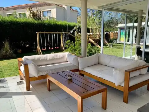 Casa 4 ambientes con 3 baños