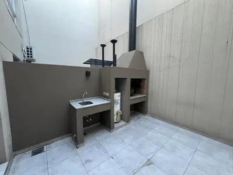Pavón al 3400. Depto. con patio y parrilla en Boedo