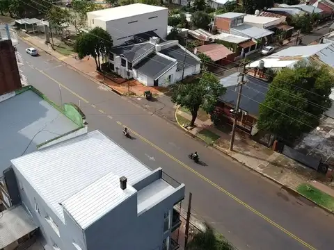 Casa 8 ambientes con 2 baños