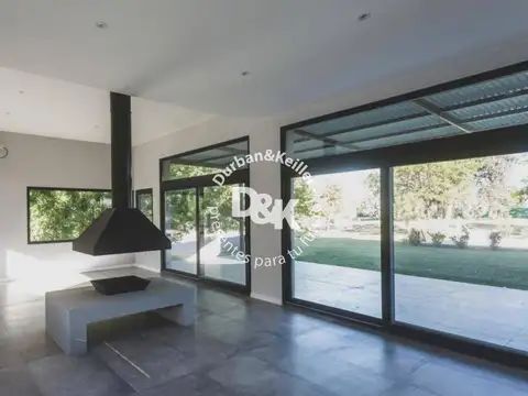 Casa en Venta con 2 cocheras