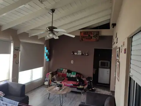 OPORTUNIDAD CASA 8 AMBIENTES DIVIDIDA EN DOS CON COCHERAS