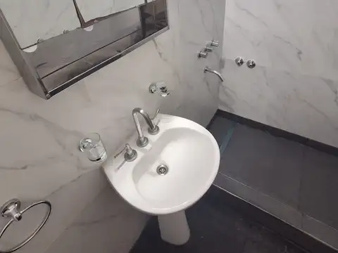 Departamento en Alquiler en Monte Castro, $ 670.000