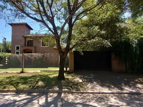 VENTA CASA 4 DORMITORIOS Y PILETA V RIVERA INDARTE