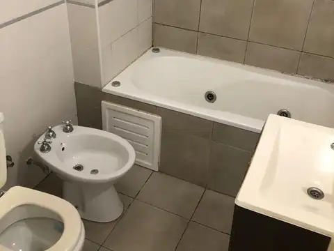 DEPARTAMENTO DE DOS AMBIENTES CON BALCON.