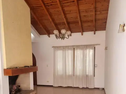 Casa en Alquiler en Gobernador Benegas, $ 1.700.000