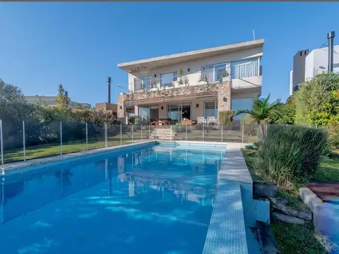 Casa al agua en Tipas en Alquiler