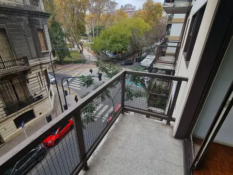 2 AMB FRENTE BALCON VISTA PANORAMICA, HIPOLITO IRIGOYEN 2193 6ª (BARRIO: BALVANERA)