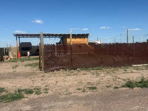 TERRENO EN VENTA 300 M2 CON QUINCHO, AGUA Y LUZ