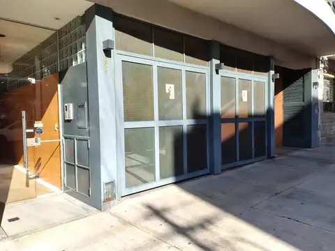 EXCELENTE DEPTO AL FRENTE CON BALCON Y PATIO – ORIENTACION “NORTE” – MUY LUMINOSO – SUM CON PARRILLA - A UNA CUADRA AV JUAN B JUSTO METROBUS