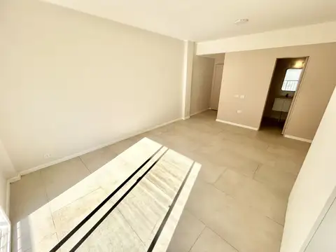 LINDO MONOAMBIENTE CON BALCON - RECICLADO