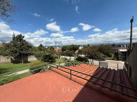 Casa 7 ambientes con 4 baños