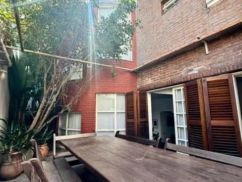 Casa de 5 ambientes c/ garaje y altillo • Venta • Nuñez