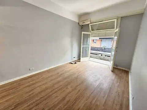 Depto 2 amb en venta en San Telmo con Balcon