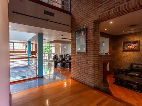 Casa 5 ambientes con 7 baños