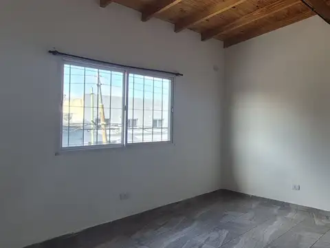 Depto Tipo Casa en Alquiler en Caseros, $ 450.000