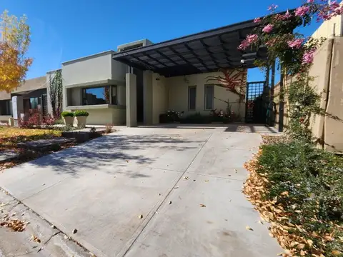 Casa en Venta en Russell, USD 245.000