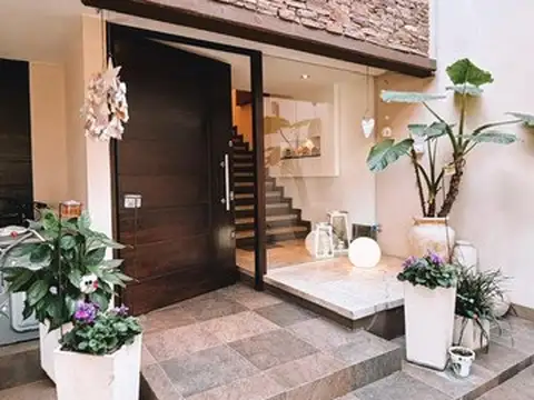 Casa 5 ambientes con 4 baños