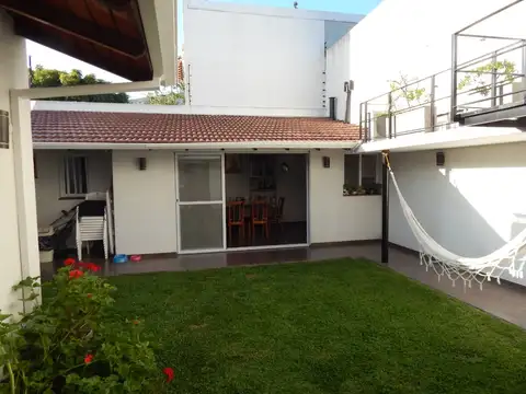 Casa 5 ambientes con 4 baños