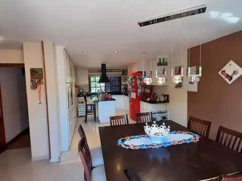 Casa 5 ambientes con 5 baños