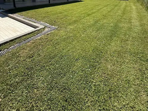 Casa en venta al lago cuatro dormitorios