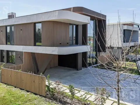Casa en alquiler anual a estrenar en El Yacht, Nordelta.
