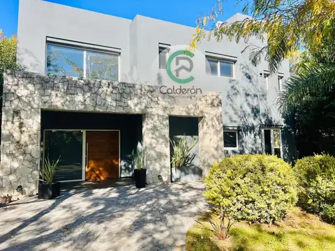 Casa 5 ambientes con 3 baños