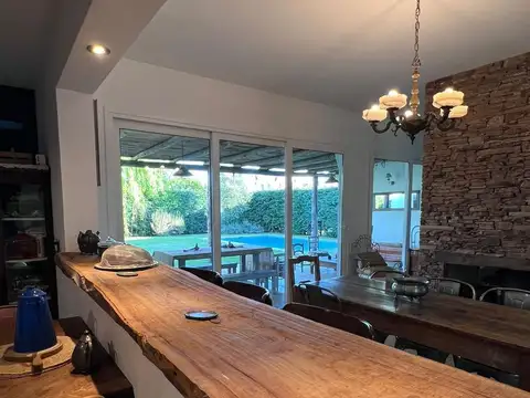 Casa en Venta con 2 cocheras