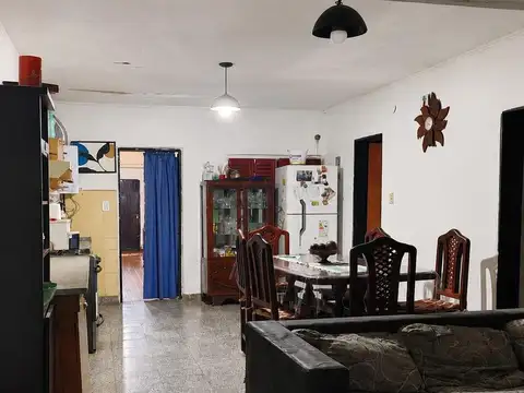 Casa en Venta con 3 cocheras