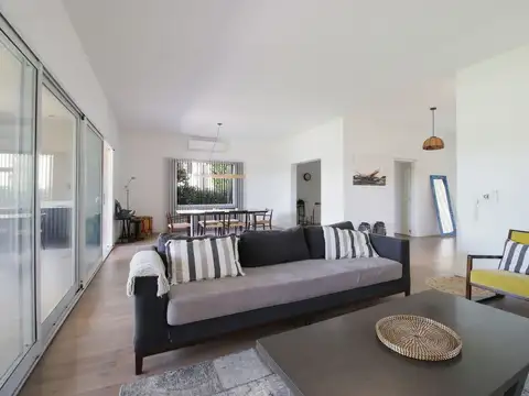 Casa 6 ambientes con 3 baños