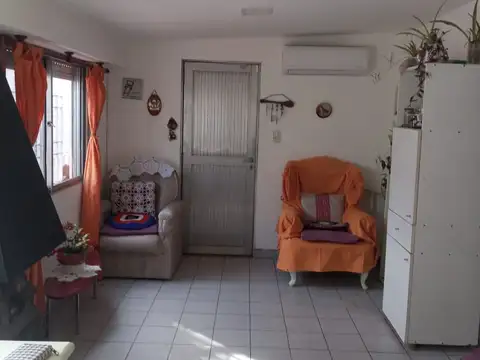 Casa 5 ambientes con 1 baño