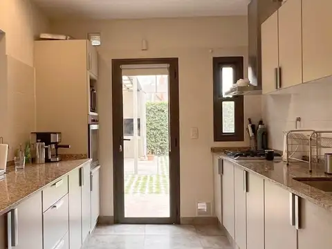 Casa 4 ambientes con 1 baño