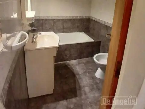 Depto Tipo Casa en Alquiler de 3 ambientes