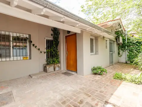 Casa apto comercial en venta, en una planta, en el bajo de San Isidro, a metros de Tiscornia.