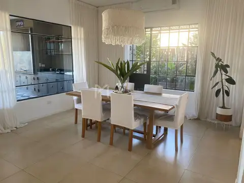 Casa 5 ambientes con 3 baños