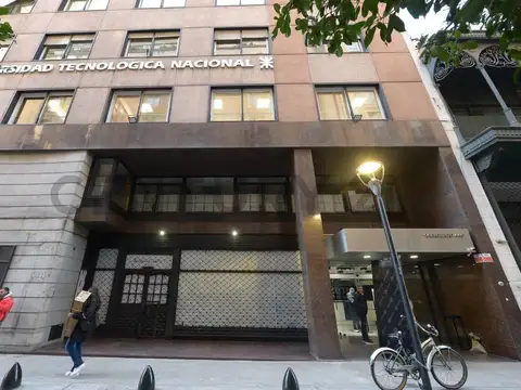 Imponente local en Microcentro