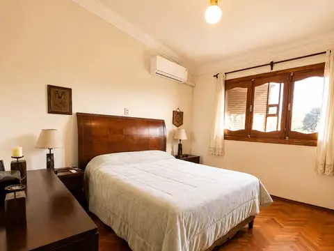 Depto Tipo Casa en Alquiler con 1 cocheras