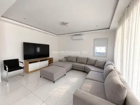 Casa 6 ambientes con 5 baños