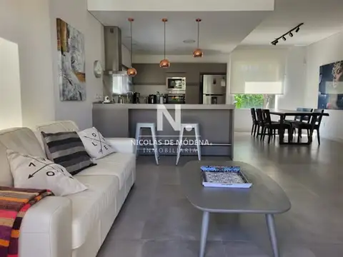 Vende Moderna Casa en San Rafael, Punta del Este