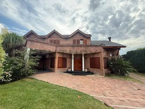Casa 5 ambientes en Pilar Centro | Lote 1.013 m² | Pileta, quincho y 4 dormitori