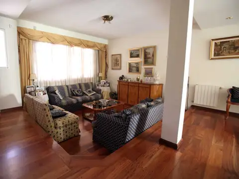 Casa 6 ambientes con 2 baños