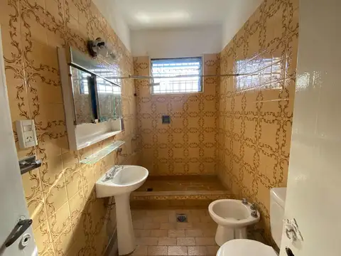 Casa 4 ambientes con 1 baño