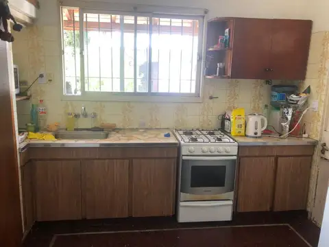 Excelente oportunidad en Carapachay. Casa sobre lote 8,66 x 29 mts.  Posibilidad de financiación-