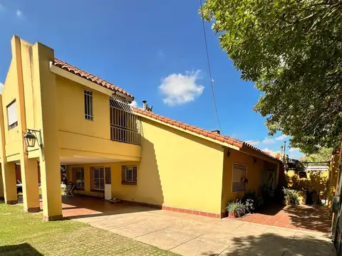 Casa en Venta con 2 cocheras
