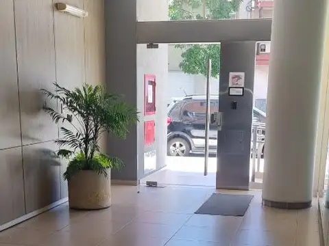 DEPTO 2 AMB BAÑO COMPLETO Y TOILETE CON BALCON AL CFTE.