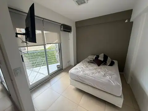 DEPTO 2 AMB BAÑO COMPLETO Y TOILETE CON BALCON AL CFTE.